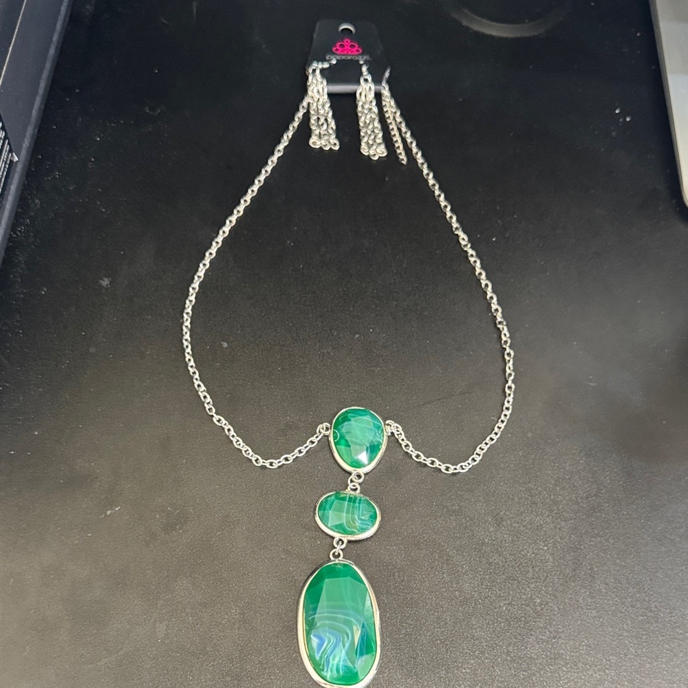 Elegant Green and Silver Necklace Set